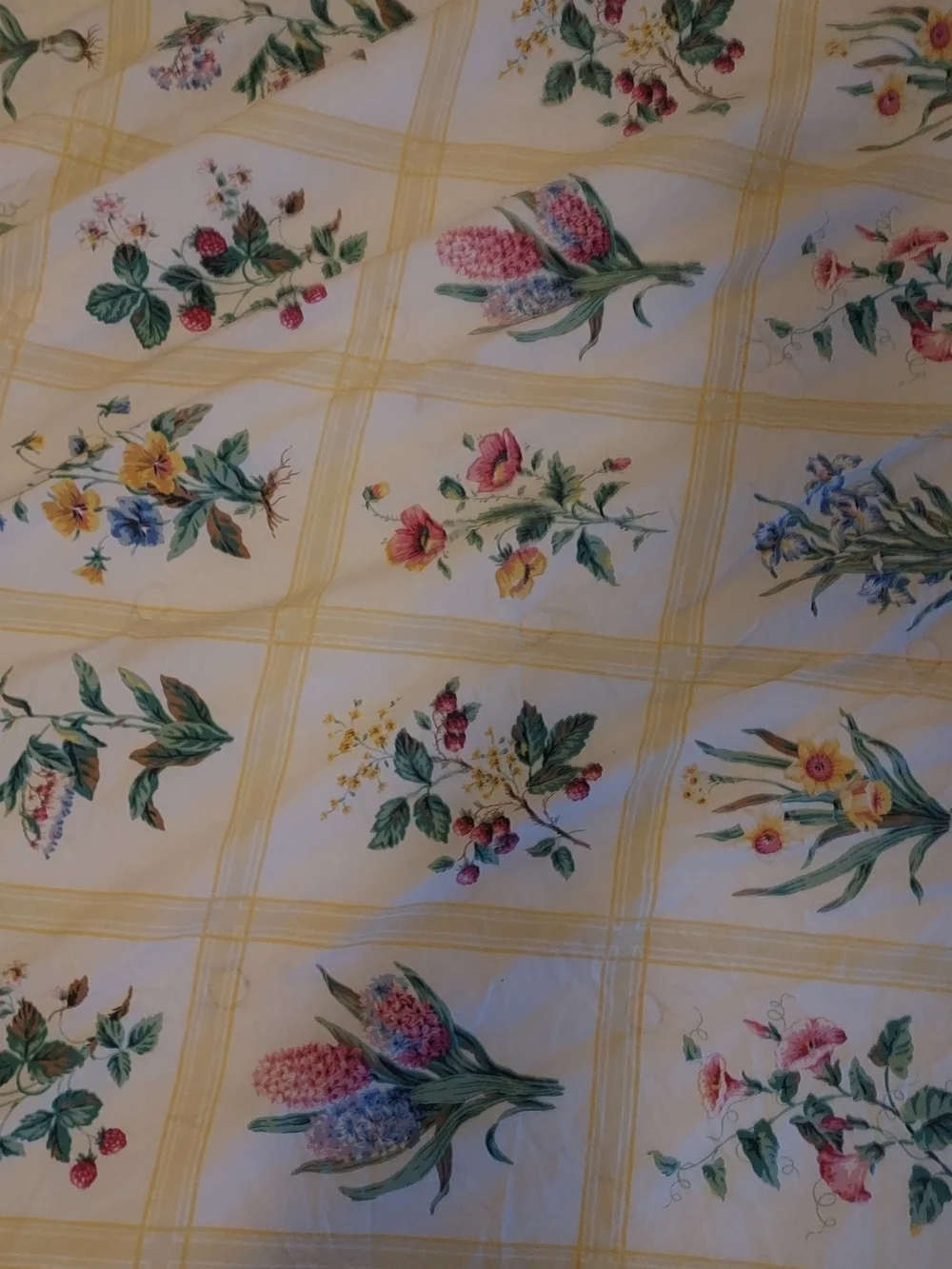Floral Patchwork Comforter in Yellow and White
